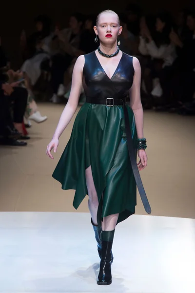Look 18